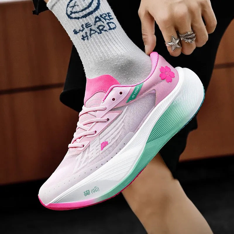 Carbon plate racing sneakers in low-top design with natural rubber sole and PU mesh upper