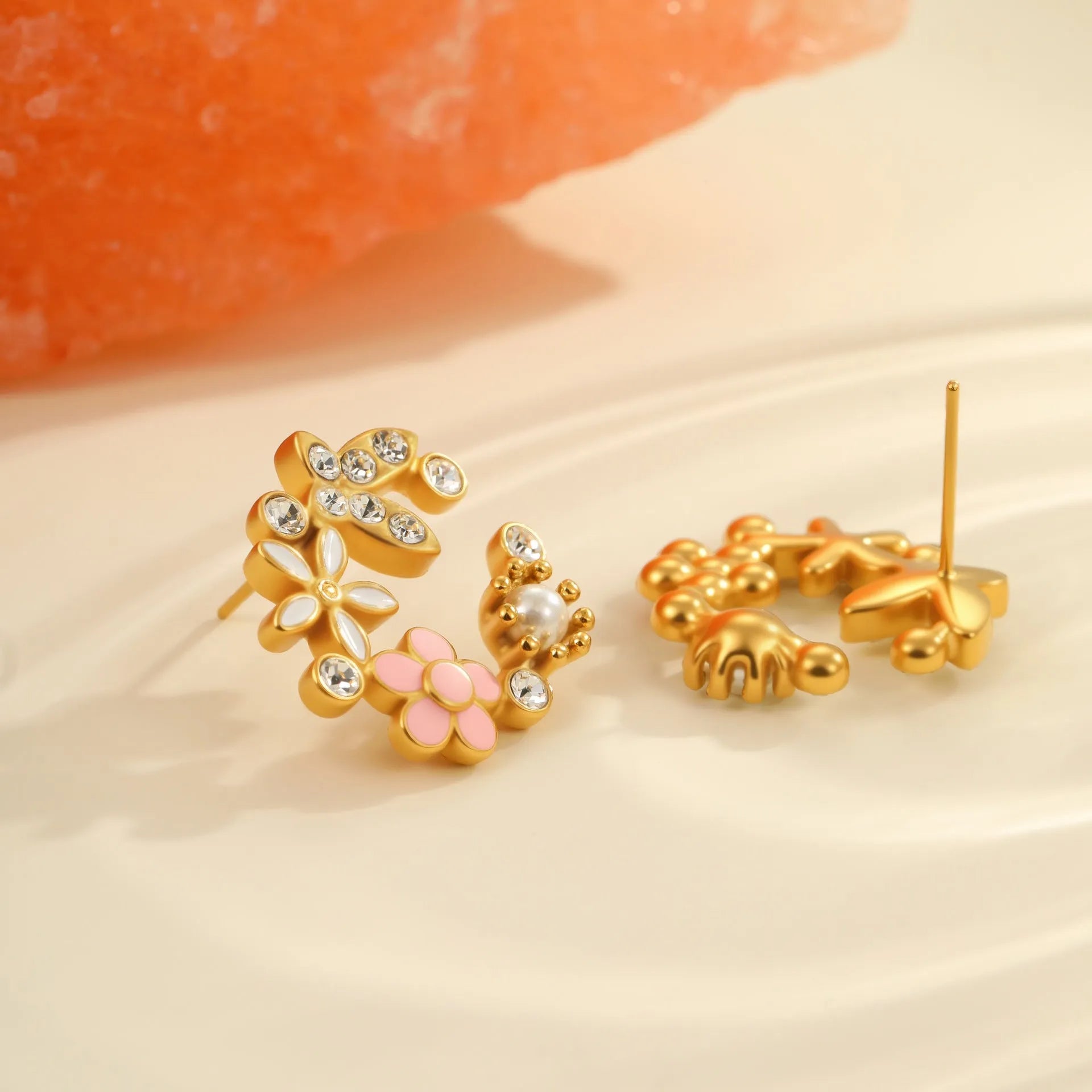 Flower-shaped stud earrings with colourful oil accents and petal elements on 18K gold electroplated stainless steel