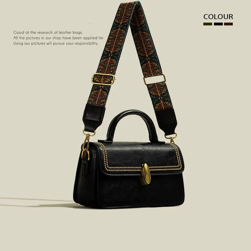 Retro textured women's messenger bag in PU leather with multiple internal pockets and shoulder strap