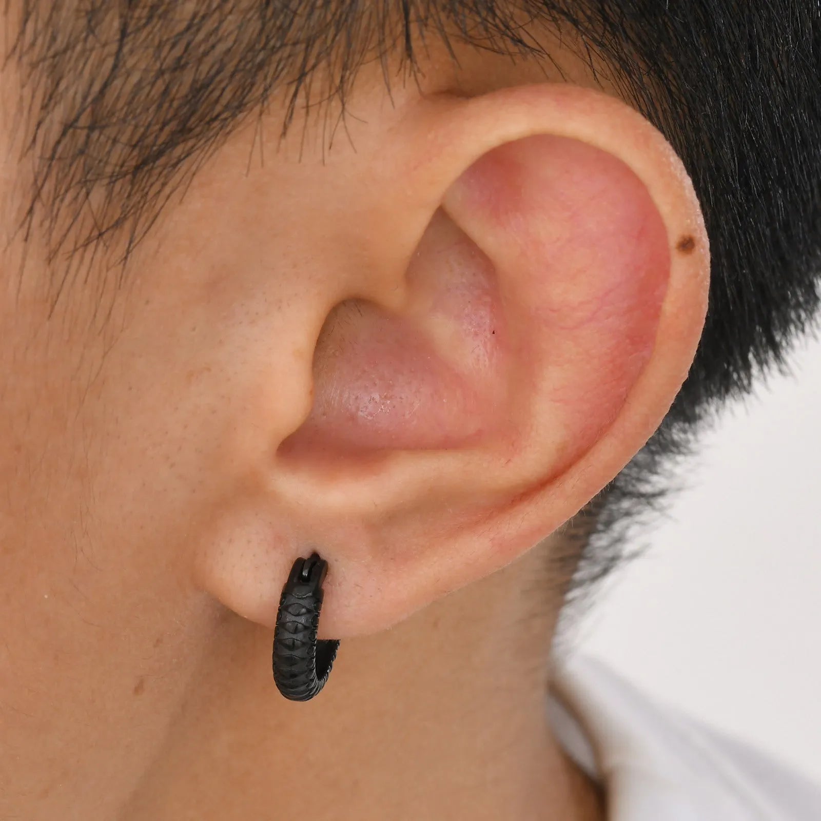 Stainless steel snake pattern hip hop earring in black and gold colour options