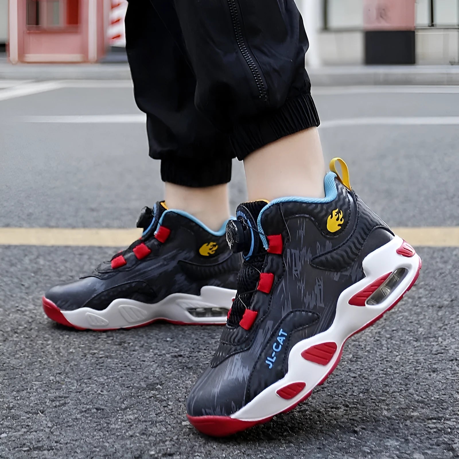 Children's basketball shoes with rotating button fastening in multiple colour options