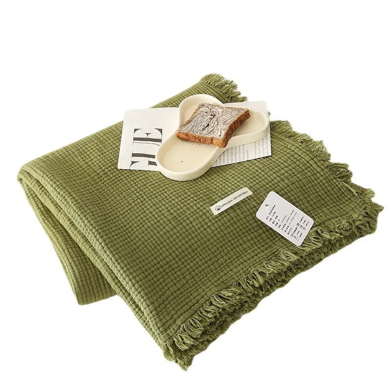 Four-layer gauze cotton blanket with knotted tassels in avocado green colour