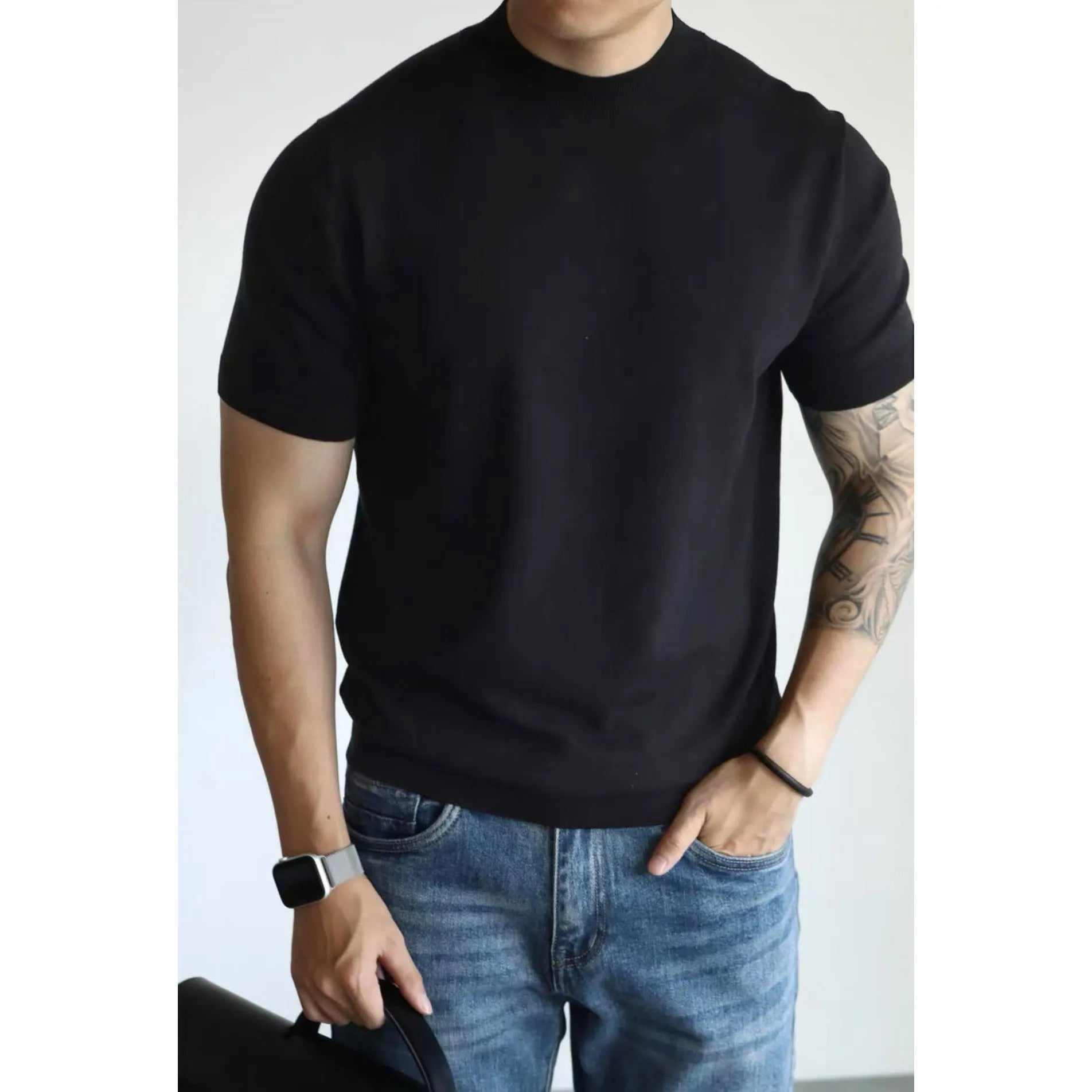 Men's slim-fit solid colour knit t-shirt for commuting in breathable polyester.