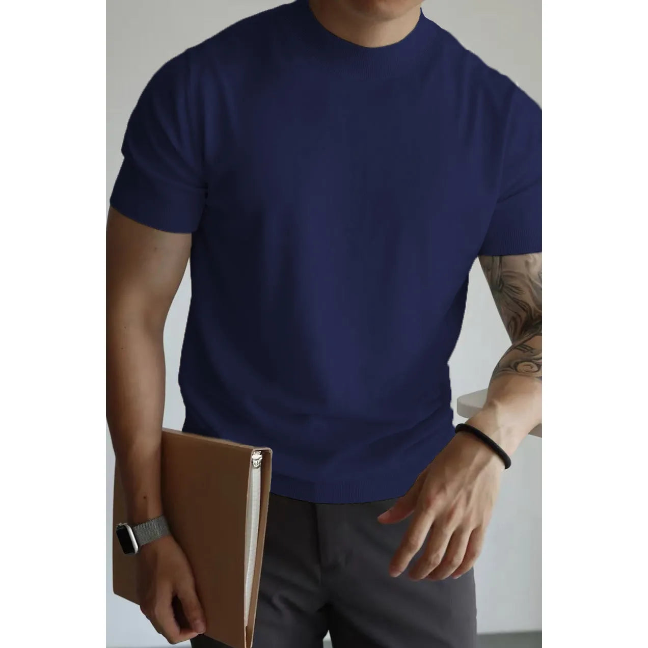 Men's slim-fit solid colour knit t-shirt for commuting in breathable polyester.