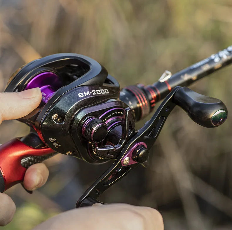 BM2000 fishing reel with water drop design, shown in left-hand and right-hand retrieve models.