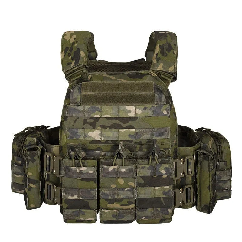 Men's camouflage tactical vest in wear-resistant polyester, shown in an outdoor setting.