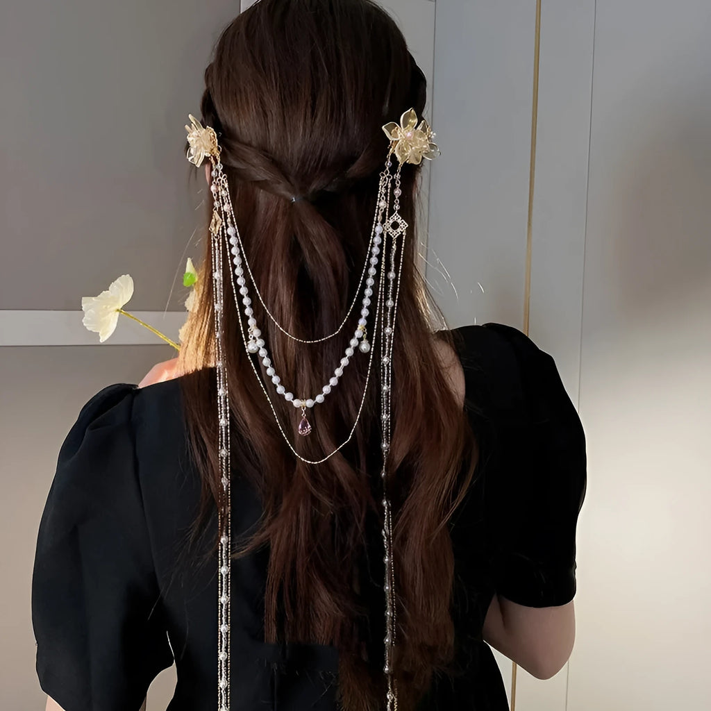 Gold-coloured acrylic hairpin with a pearl diamond flower and long tassel decoration.