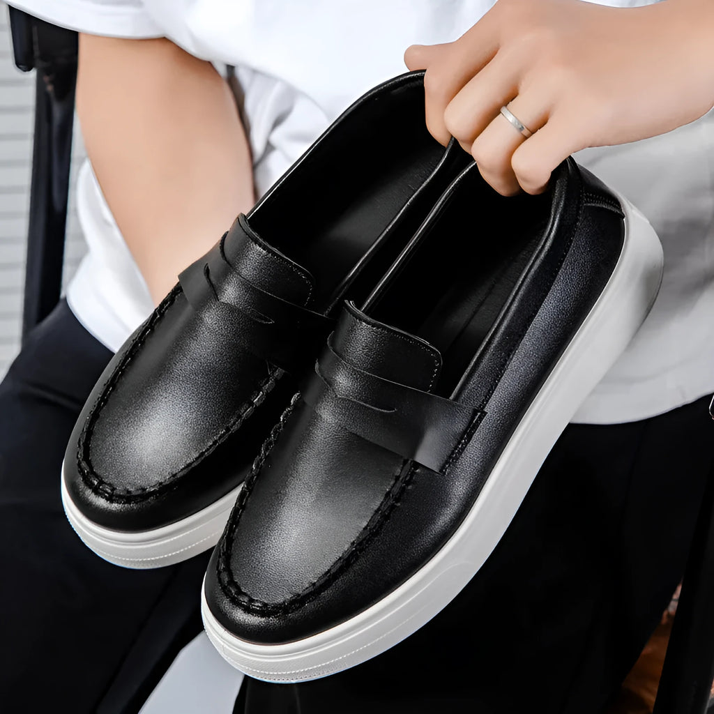 Men's British style casual leather-look shoes with round toe in white, black and white, and khaki colours