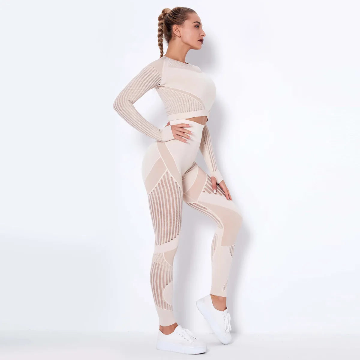 Women's seamless knitted long-sleeved yoga suit in nylon-polyester-spandex fabric blend