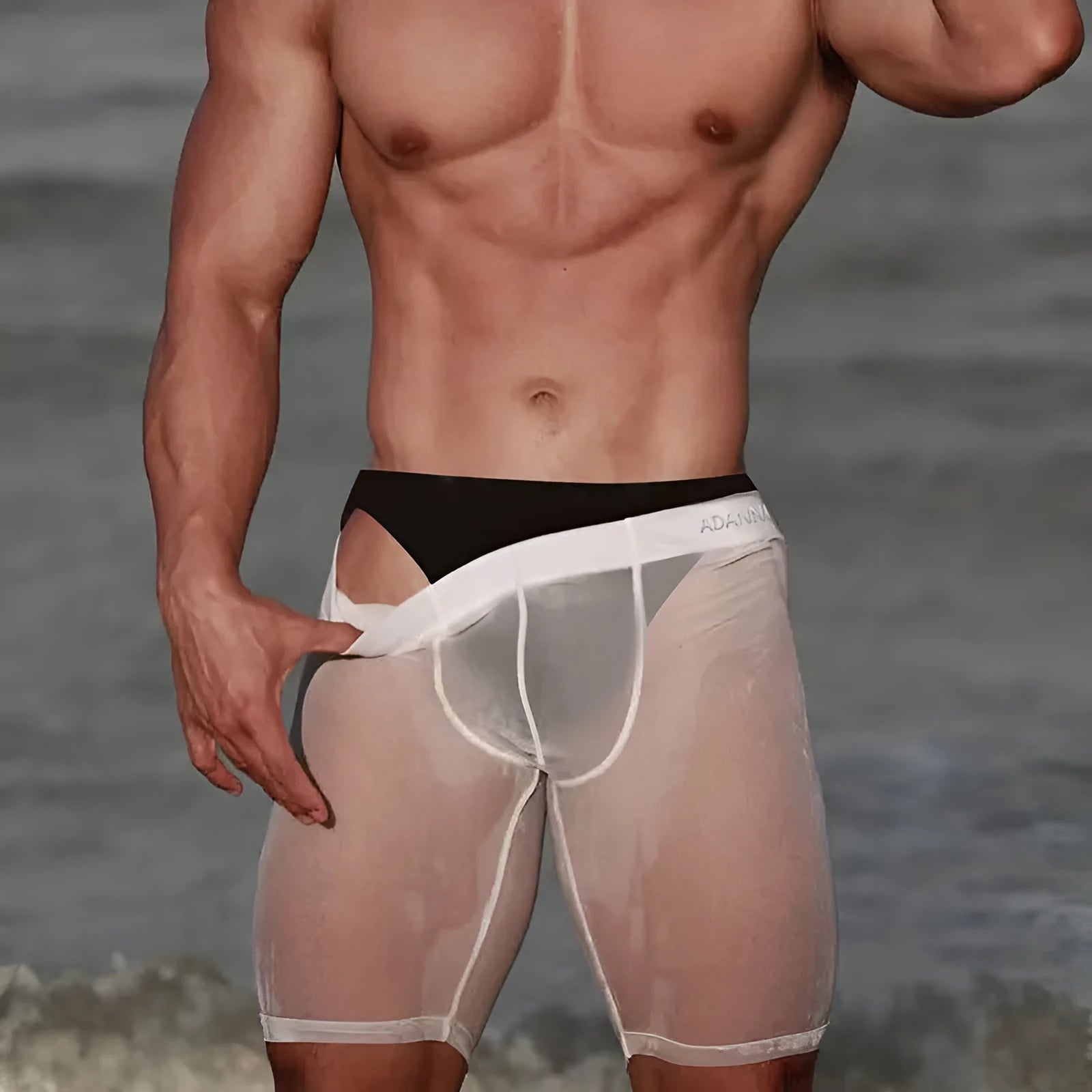 Men's solid colour mesh shorts with seamless construction and hip-lifting function