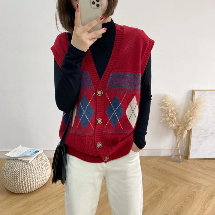 Sleeveless loose cardigan top with diamond plaid pattern in acrylic fibre fabric
