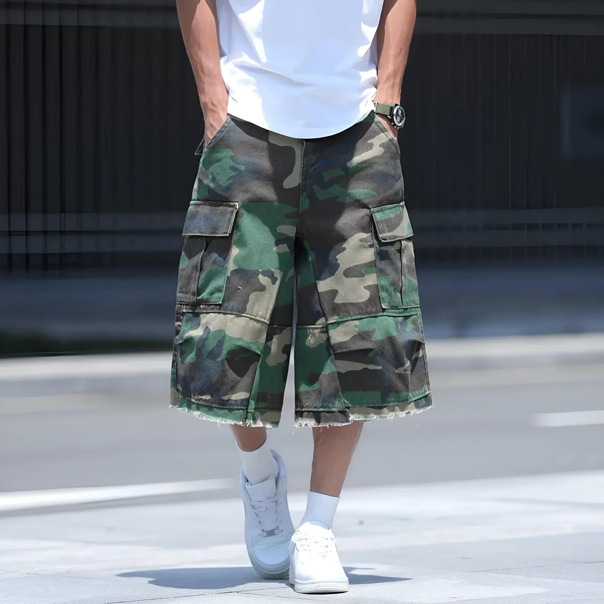 Men's retro camouflage shorts in loose fit with cropped length and cotton-polyester fabric