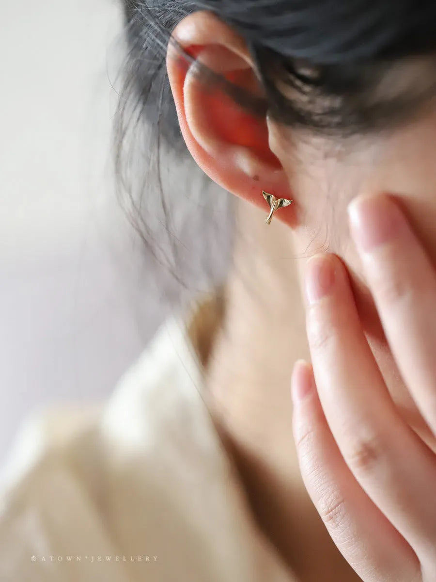 925 silver fishtail ear rings in gold or white gold finish with 8mm inner diameter