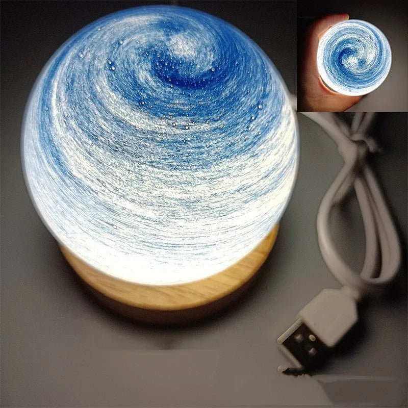 Planet-themed USB plug-in night light with three-colour dimming on a base, showing 80x90mm size.