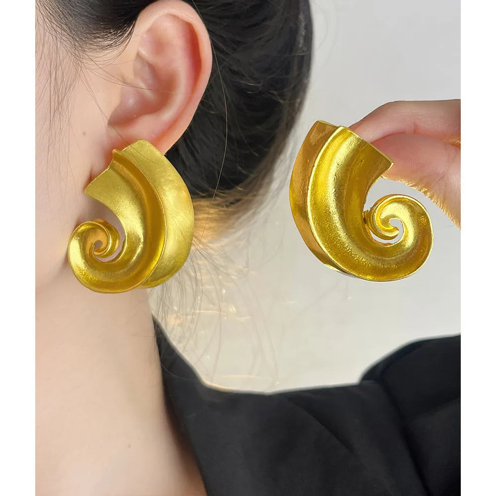 Retro geometric alloy ear studs in gold or silver finish with 5cm size