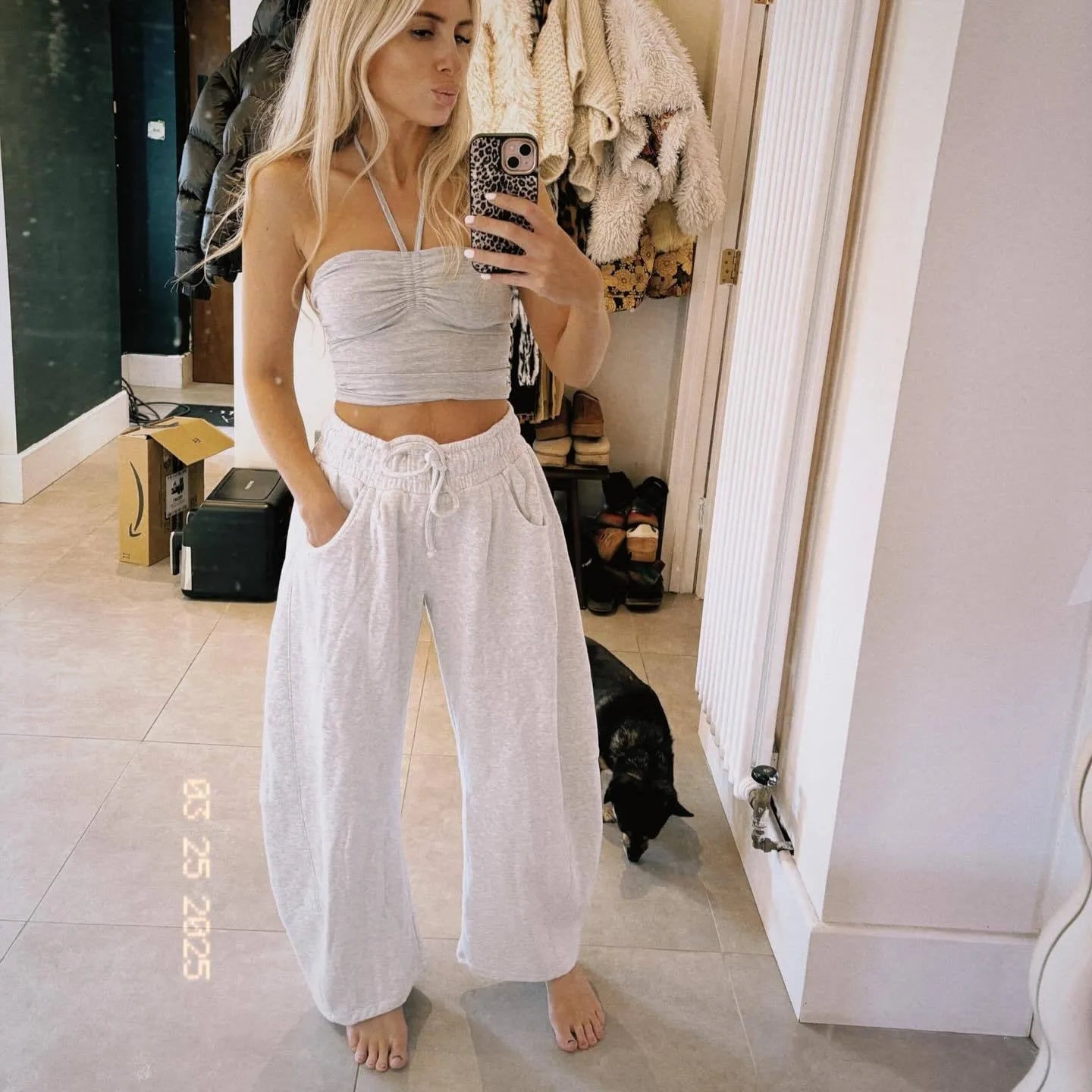 Loose cropped cotton sweatpants with elastic drawstring waist and side pockets in multiple colour options
