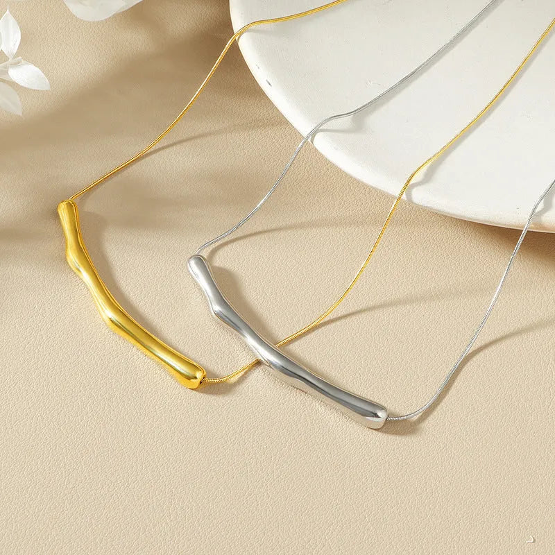 Titanium steel irregular pleated necklace for women in gold or steel electroplated finish
