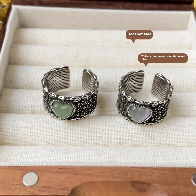 Adjustable heart-shaped retro ring in white copper plated silver with wide-faced design