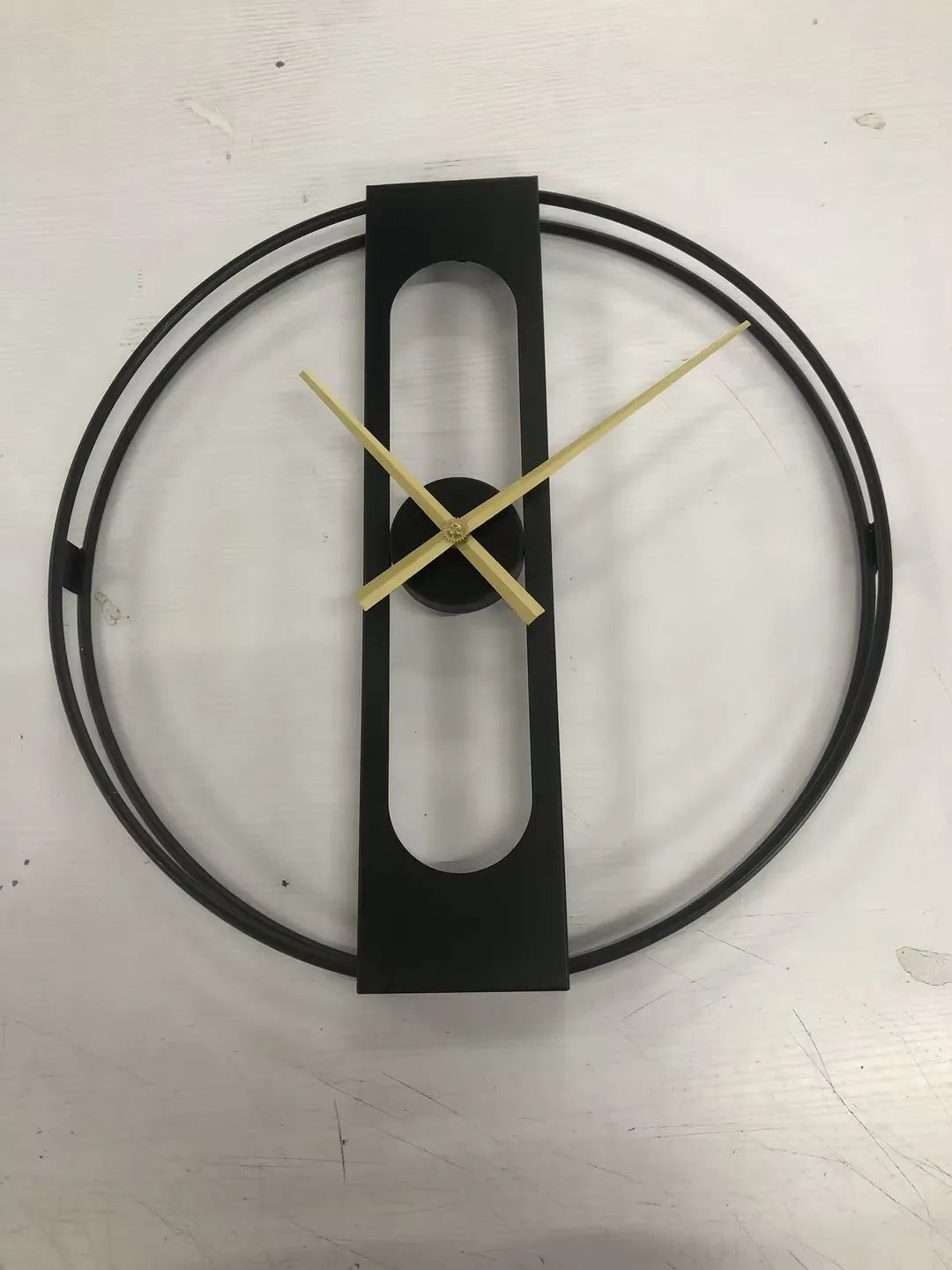 Round metal wall clock with 50cm diameter available in black or gold finish