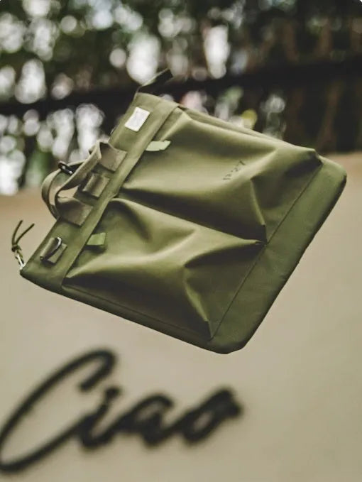 Marden Tooling medium retro canvas crossbody shoulder bag for 15-inch laptops in military green colour