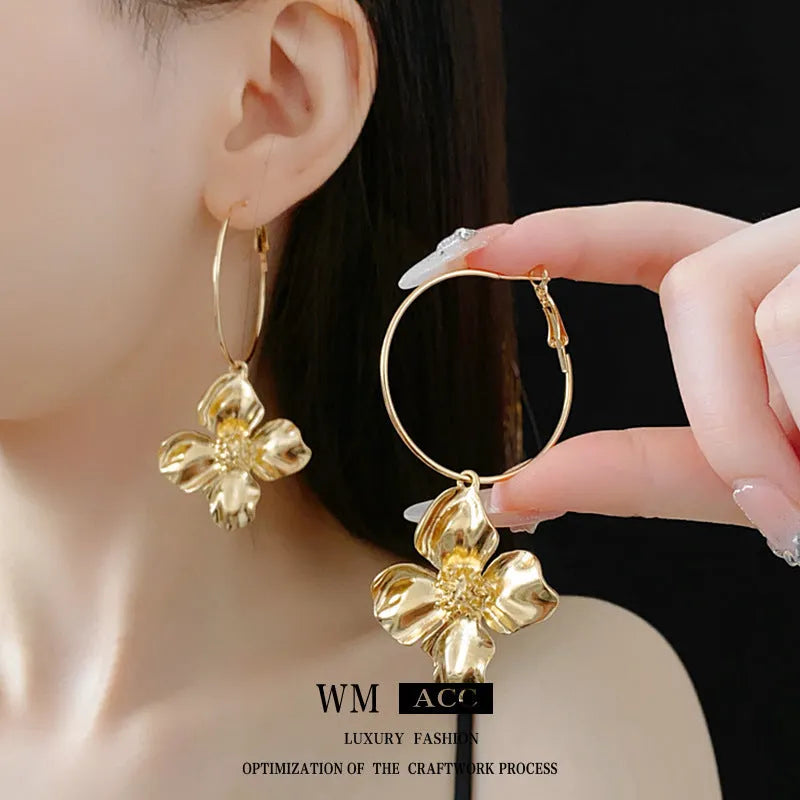 Silver needle flower geometric earrings in gold and silver colour options with vintage styling