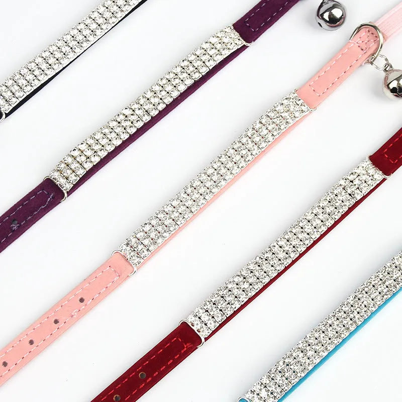 Velvet suede cat collar with rhinestones, adjustable from 20 to 30 cm, in red, blue, purple, black, or pink