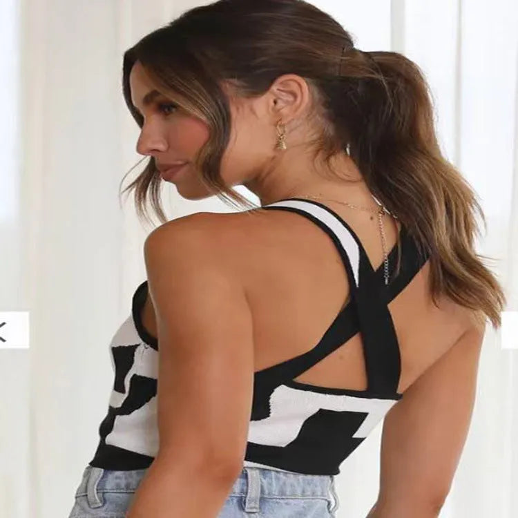 Women's U collar camisole vest in polyester with slim fit street fashion design