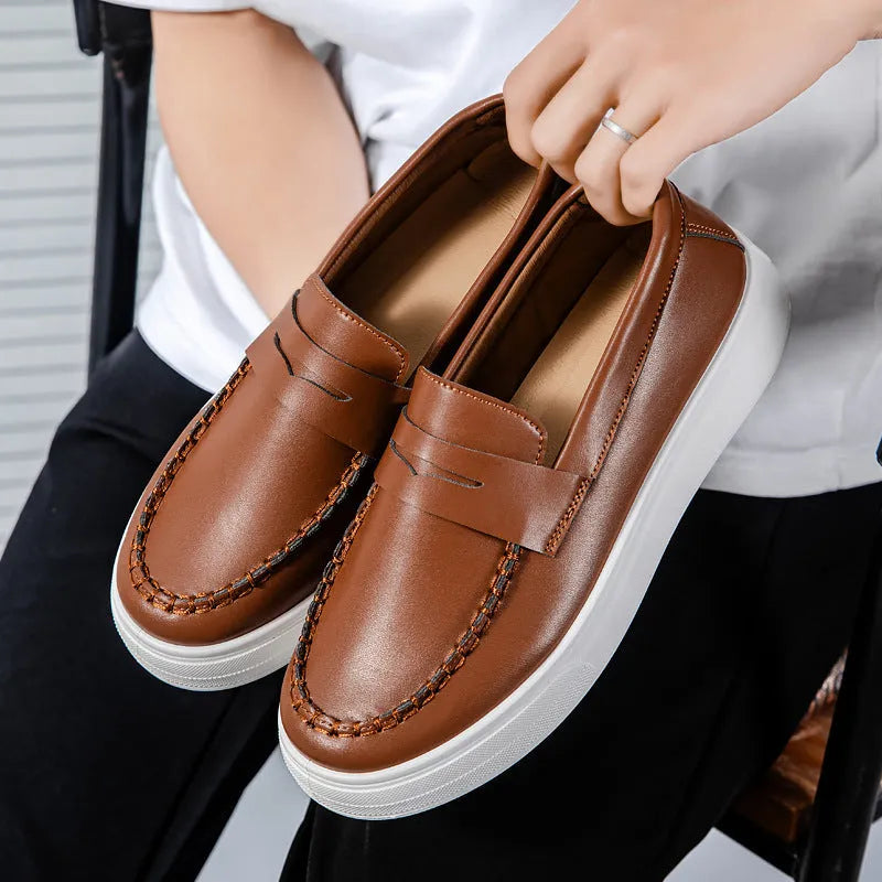 Men's British style casual leather-look shoes with round toe in white, black and white, and khaki colours