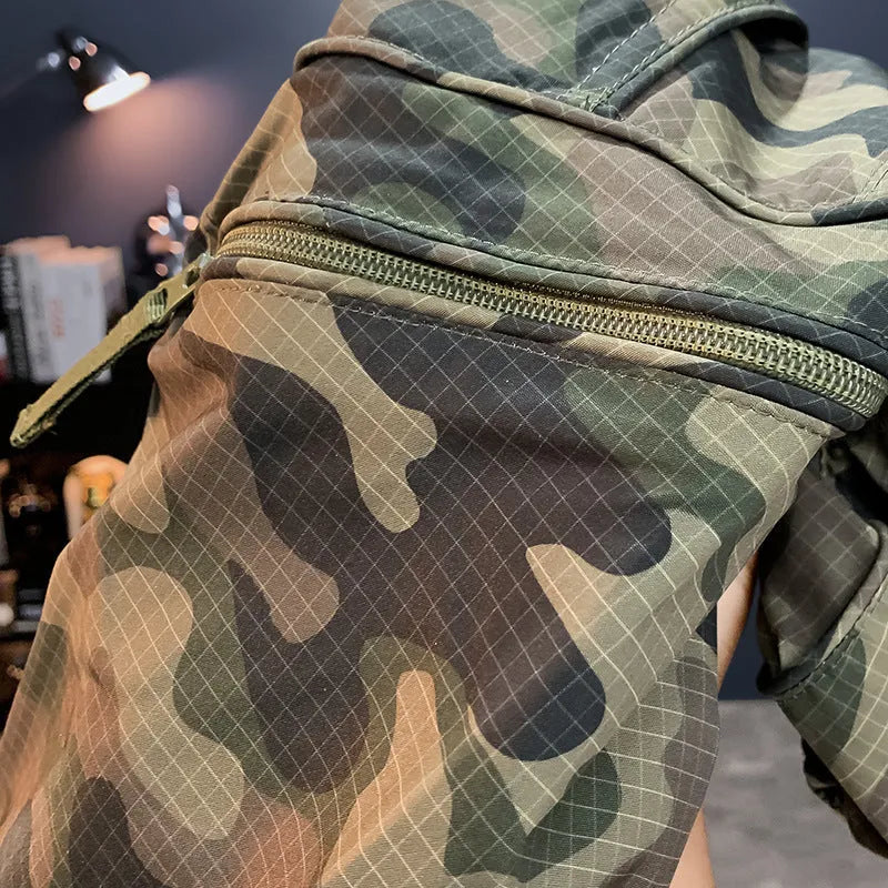 Men's camouflage cargo shorts with cargo pockets and loose fit design in cotton blend fabric
