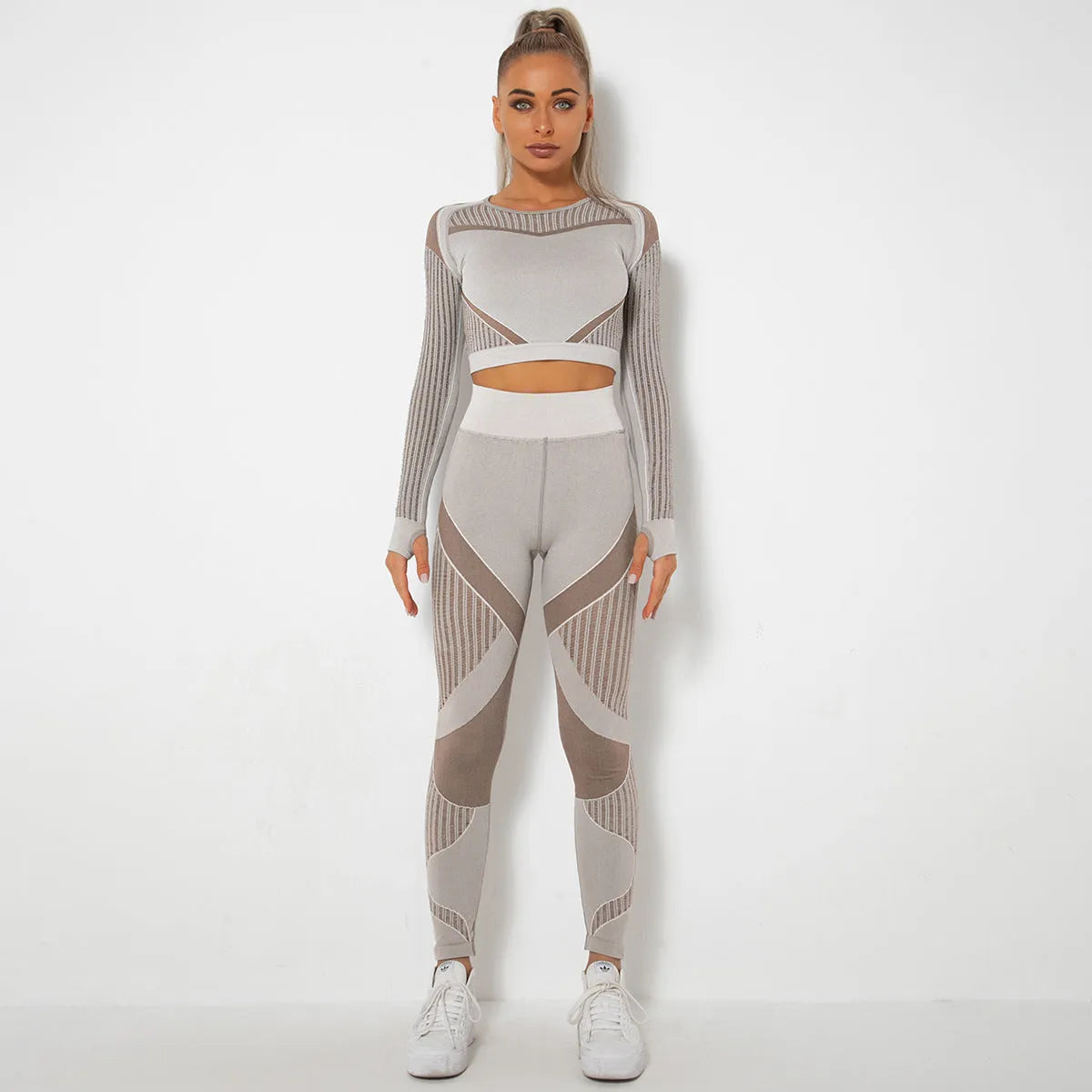 Women's seamless knitted long-sleeved yoga suit in nylon-polyester-spandex fabric blend
