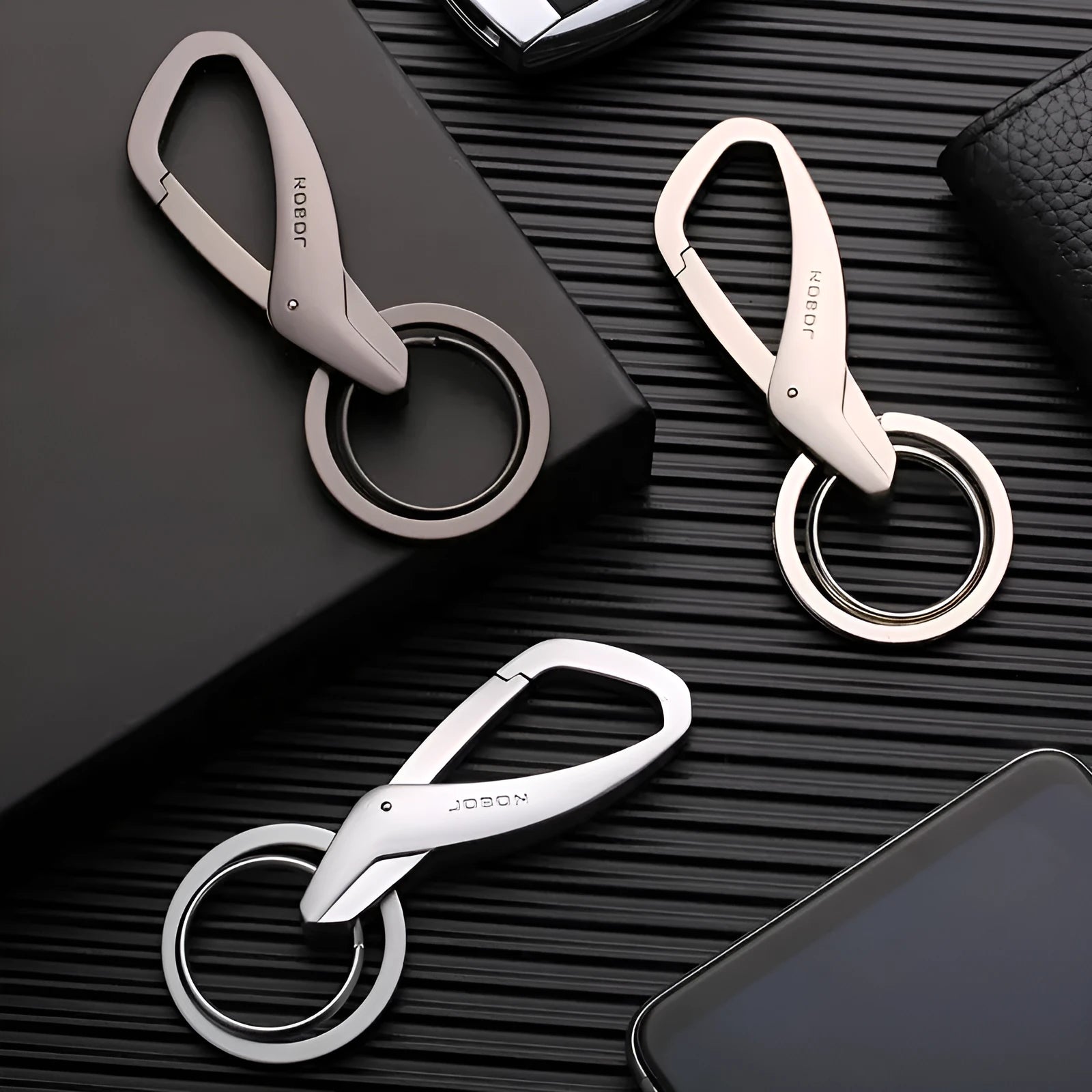 Zinc alloy car key chain with double rings, measuring 8.3x3.5cm in black, chrome, and nickel colours
