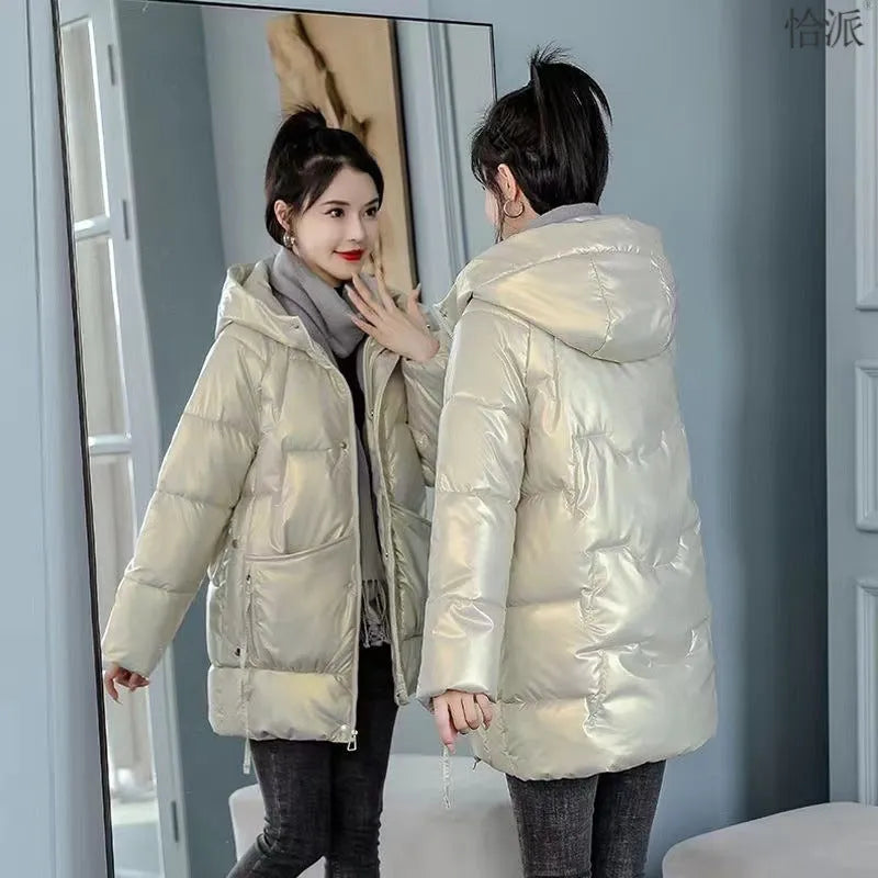 Women's loose fit winter hooded jacket in black colour with regular sleeves