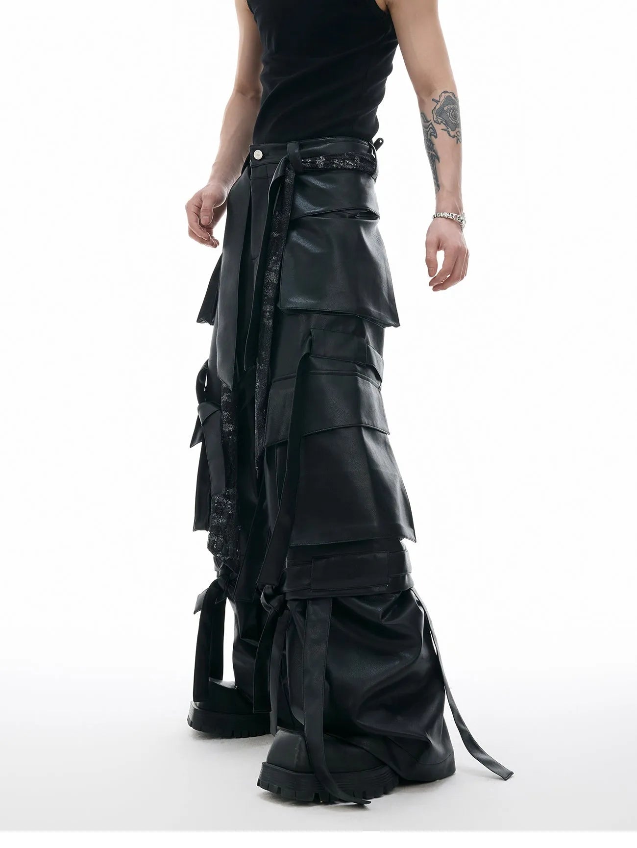 Black retro multi-pocket trousers with quilted design and ribbon leather details