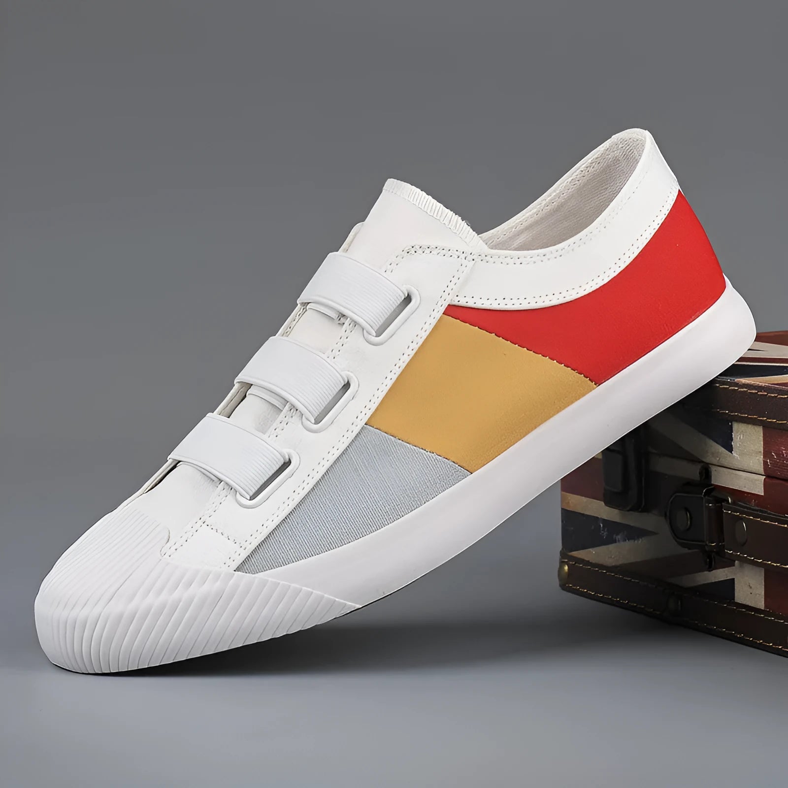 Men's canvas sneakers in multiple colours with elastic band closure and vulcanised rubber soles