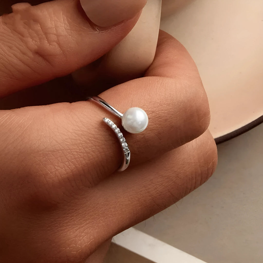 Women's S925 sterling silver adjustable ring with pearl detail and open loop design