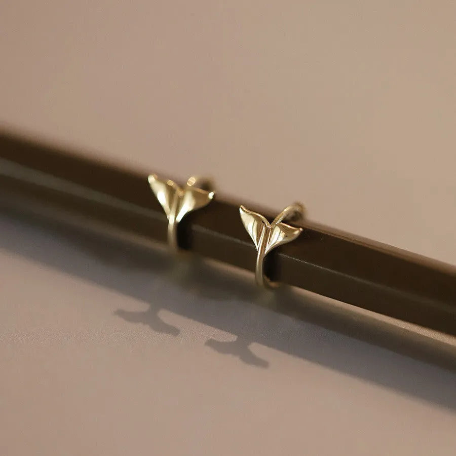 925 silver fishtail ear rings in gold or white gold finish with 8mm inner diameter