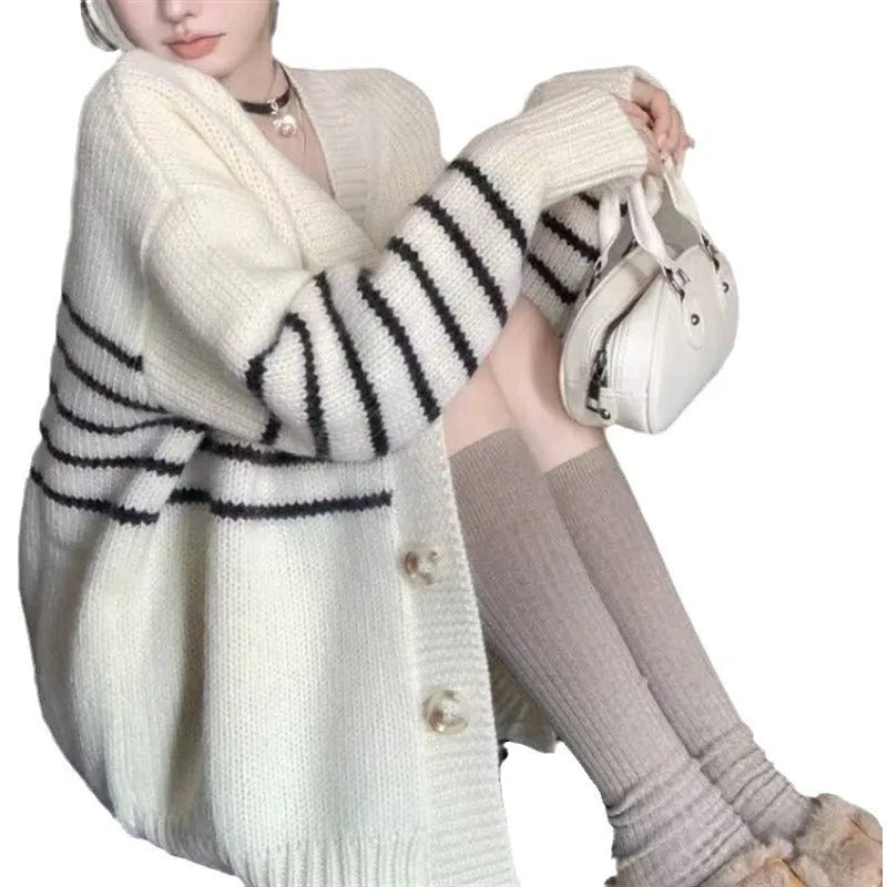 Collar button cardigan sweater with a 3D pattern in a casual Japanese Korean style.