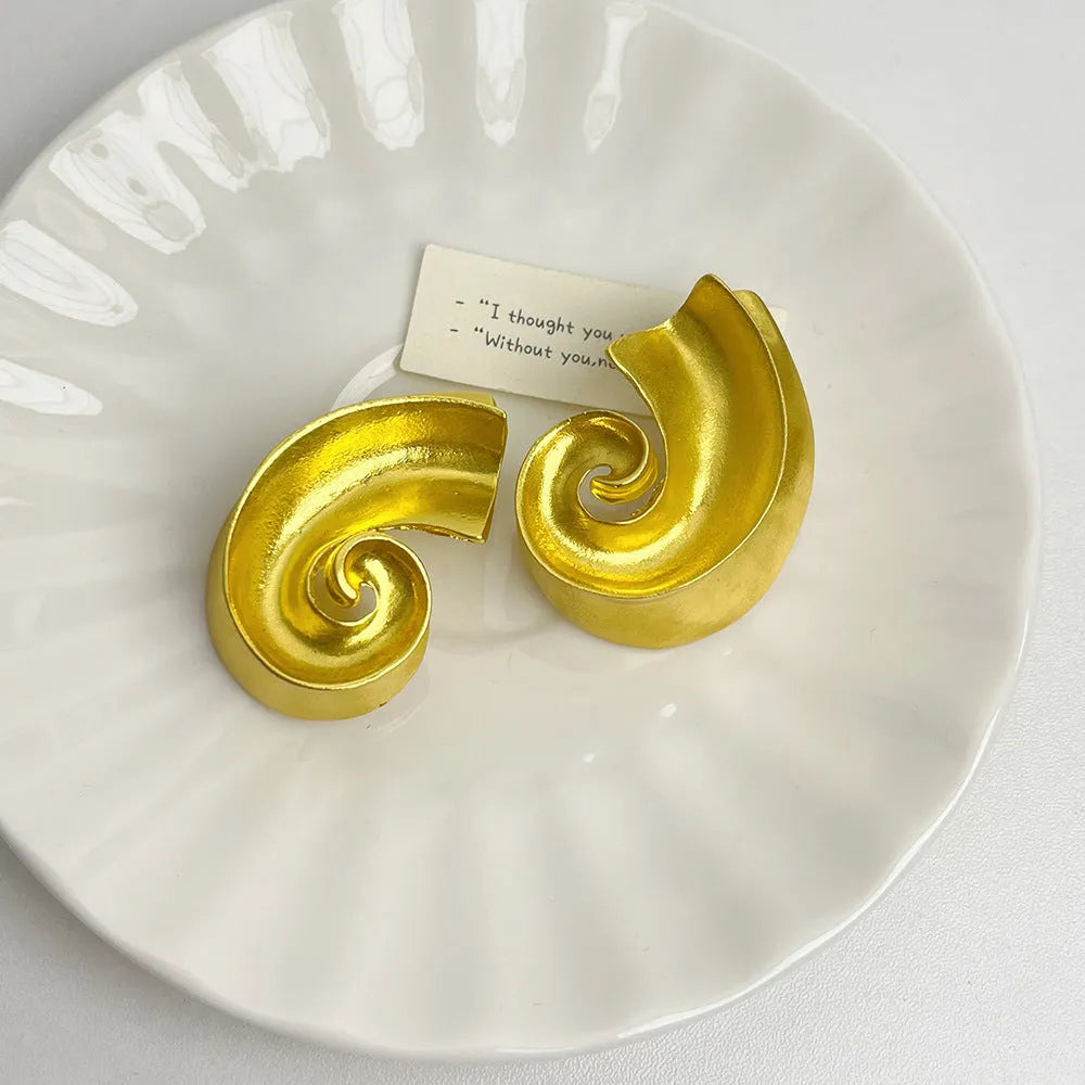 Retro geometric alloy ear studs in gold or silver finish with 5cm size