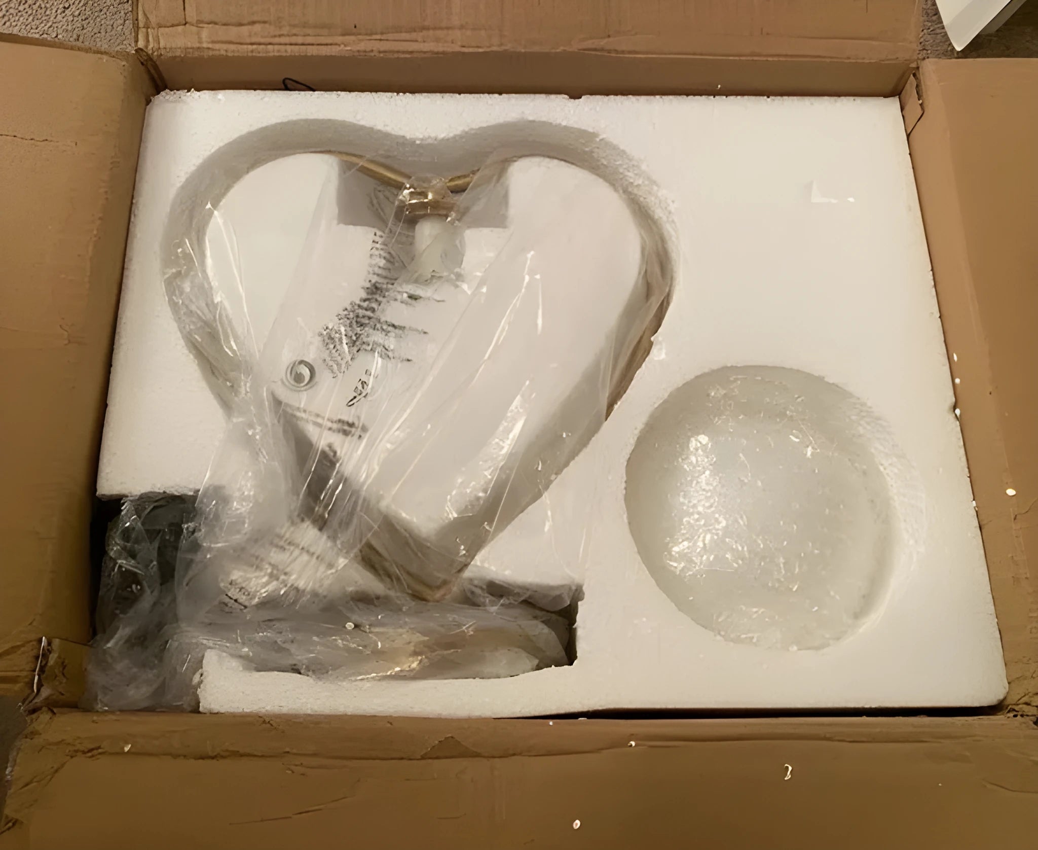 Heart-shaped LED lamp with colour changing lights and USB cable