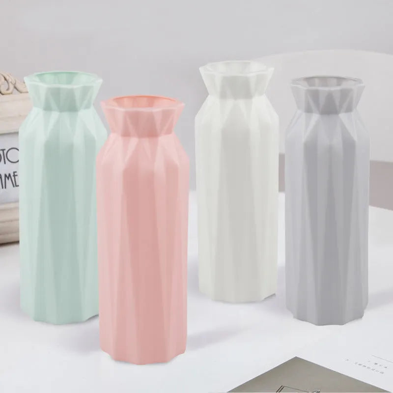 Drop-resistant melamine vase in grey, green, pink, or white with 7.2 cm base diameter